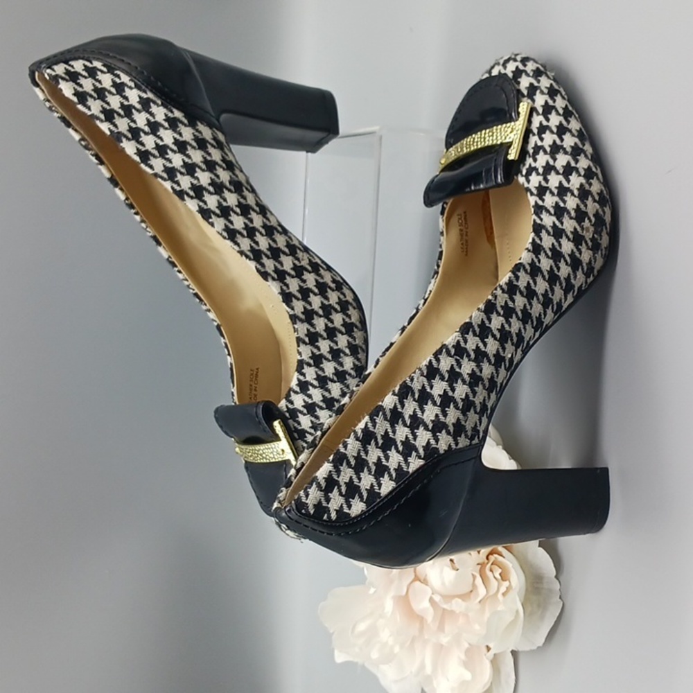 🖤TAHARI LUCY PUMPS